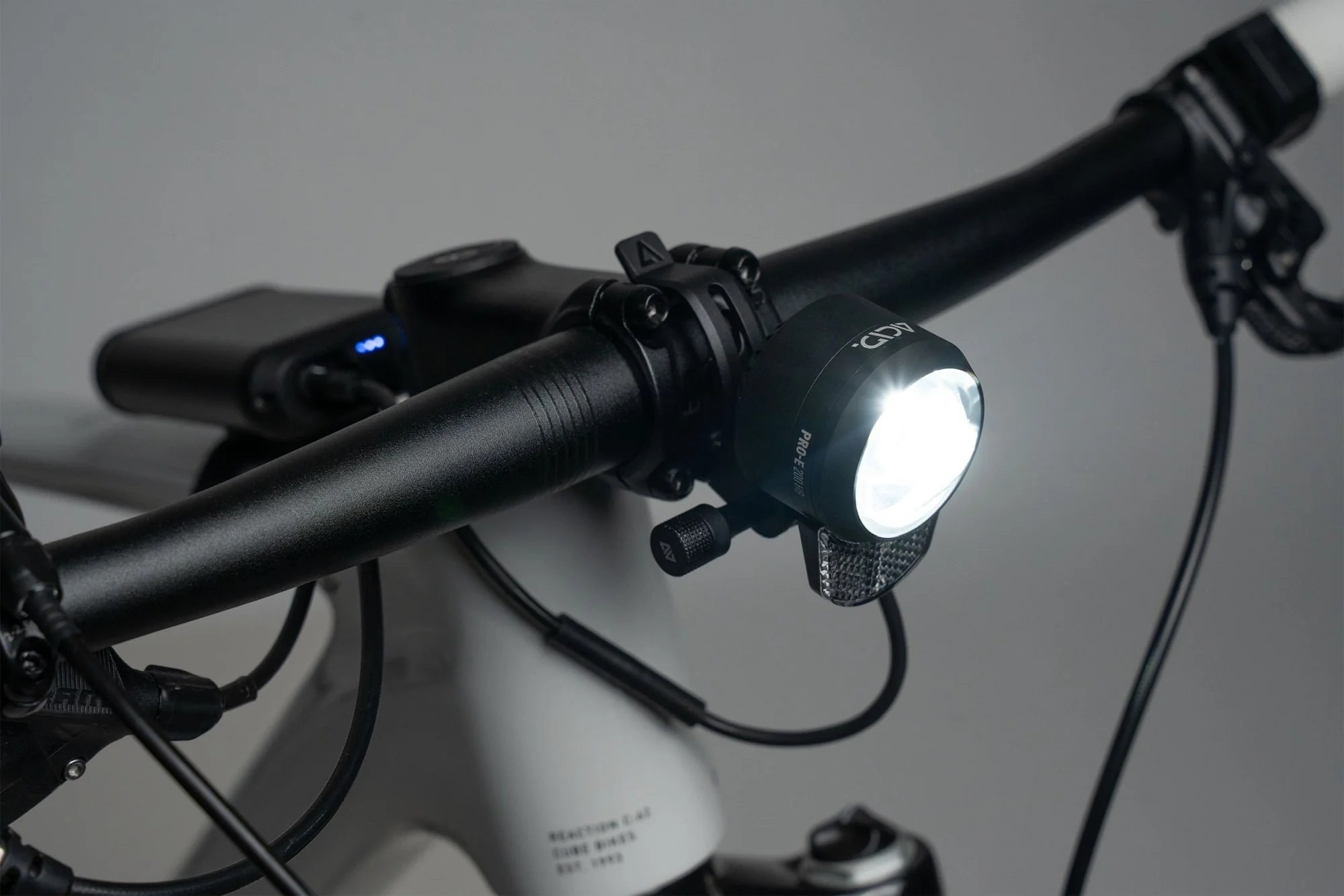 ACID FRONT LIGHT PRO-E 200 HB POWERBANK SPACE GREY/BLACK - Image 3