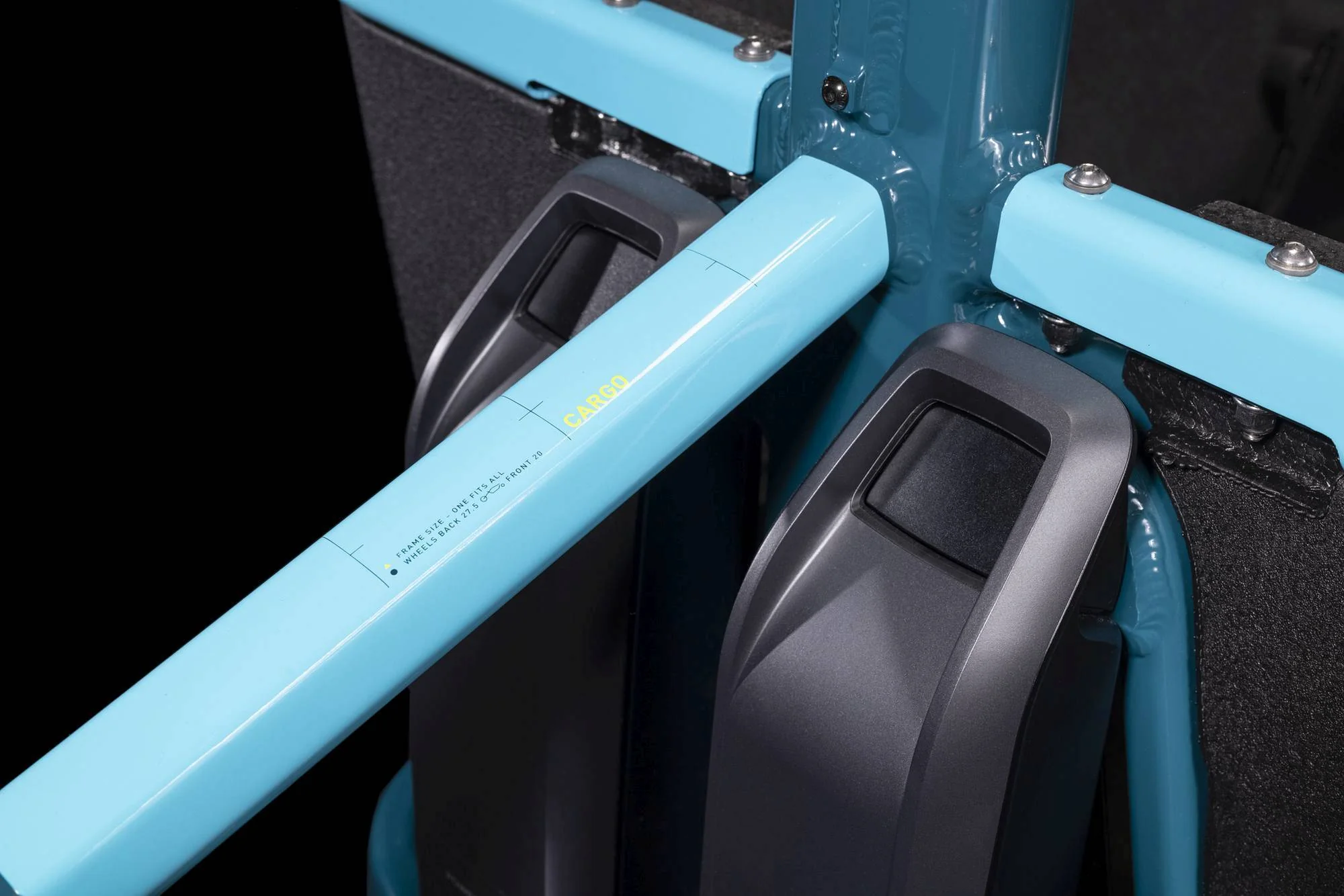 CUBE CARGO HYBRID 500 BLUE + FREE ACCESSORIES - Image 13