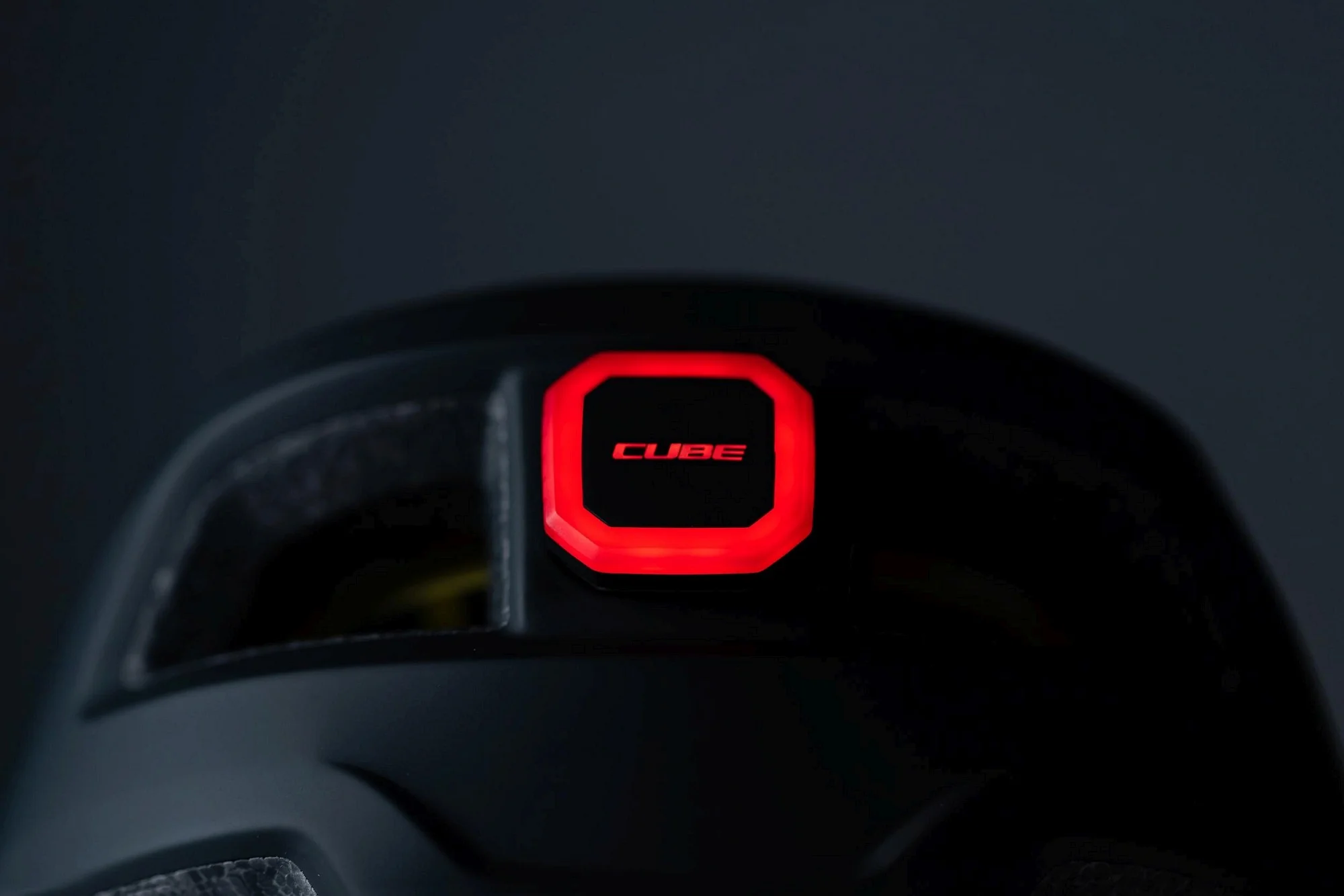CUBE HELMET REAR LIGHT CMPT - Image 3