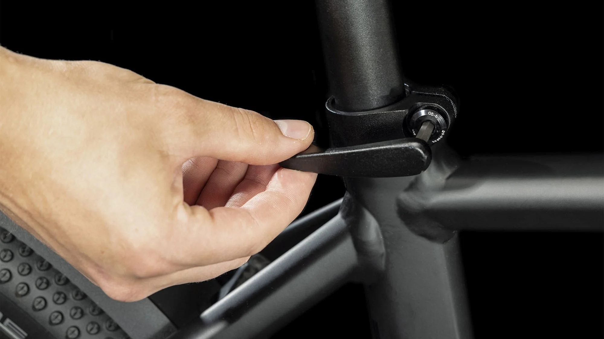 CUBE NURIDE HYBRID PRO 750 ALLROAD BLACK/METAL - Image 4